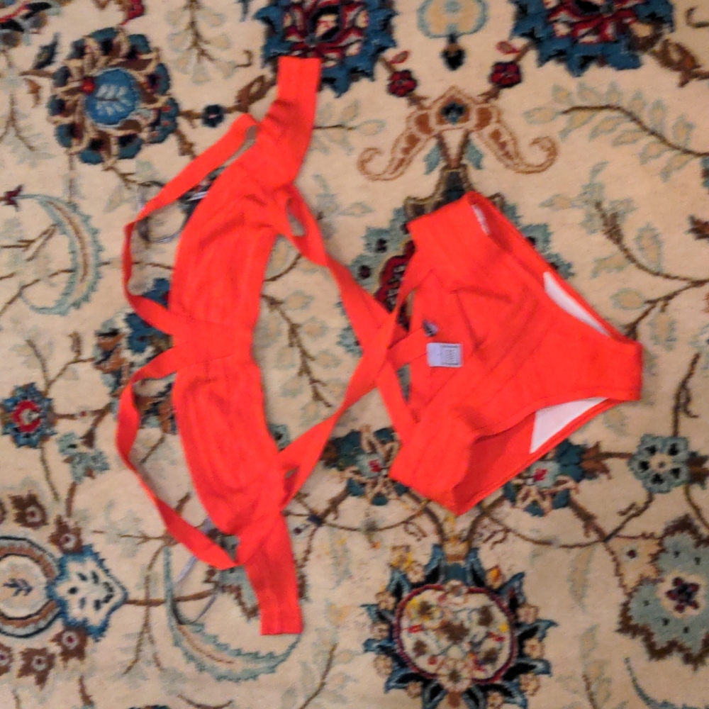 Stunning herve leger bathing suit